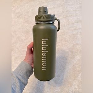 NWOT- Lululemon 32 oz Water Bottle